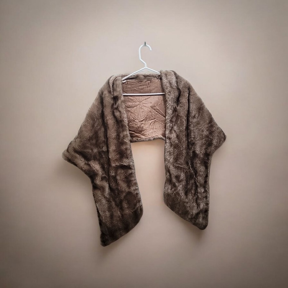 Faux Vegan Fur Brown Candalon "Wink" Women's Shawl Wrap. Very Realistic Vintage